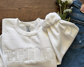 Broderad tröja med rund halsringning för bruden