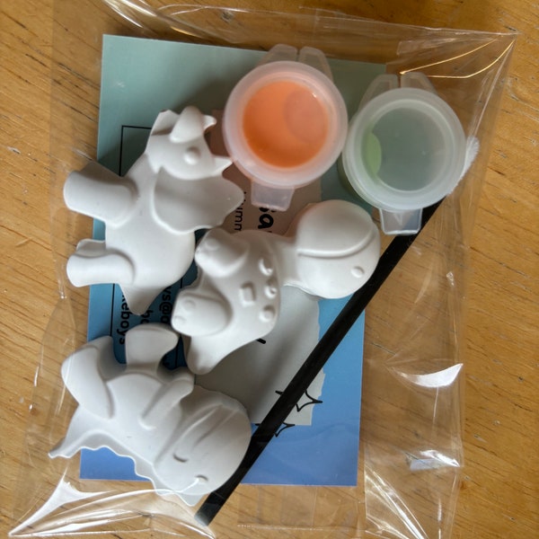 Mini paint your own party favours