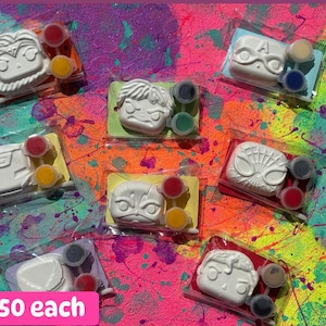 Superheroes party favours