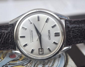 Raro reloj automático vintage Seikomatic-R 8325-8000 Dolphin Crown Day/Date, fabricado en Japón en los años 60.