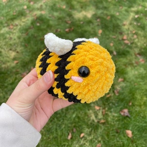 Crochet honey bee plushie, stuffed animal, amigurumi, bee plushie