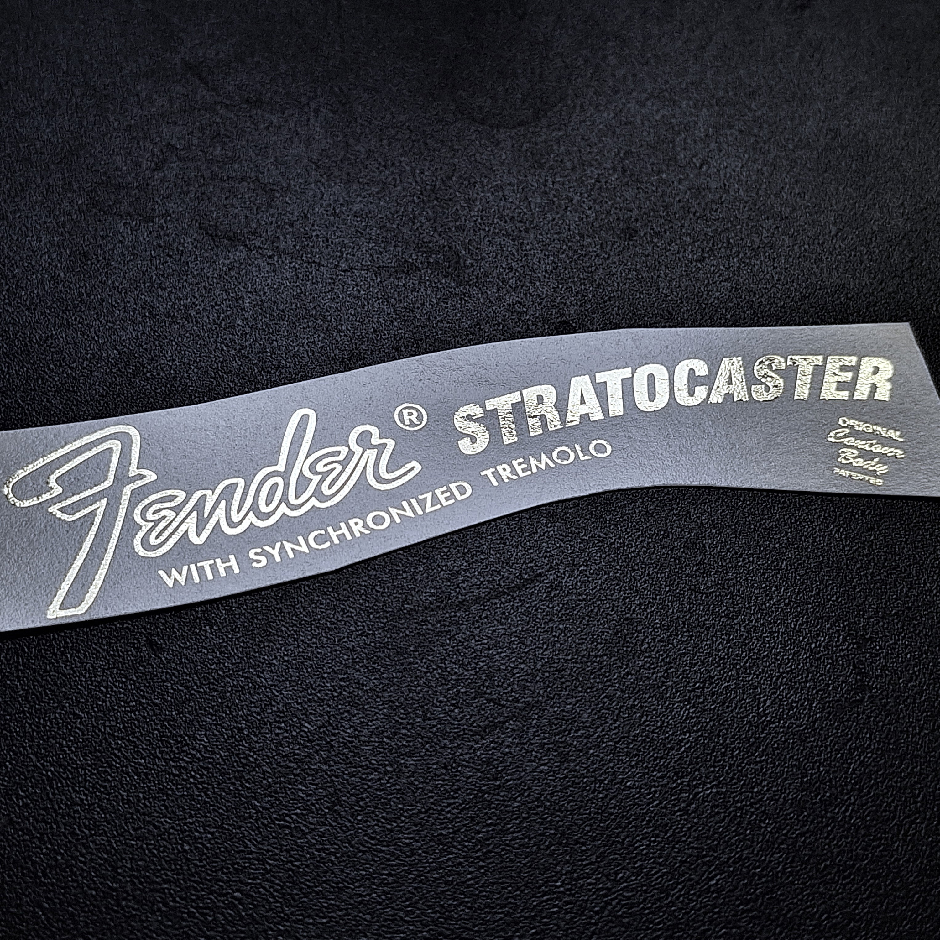 Confezione 2 Decalcomanie Per Testata Stratocaster &ndash; Argento Metallizzato Ultra-Hi-Res &ndash; Fender USA