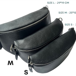 Bauchtasche aus Leder für Frauen mit gemusterten Riemen