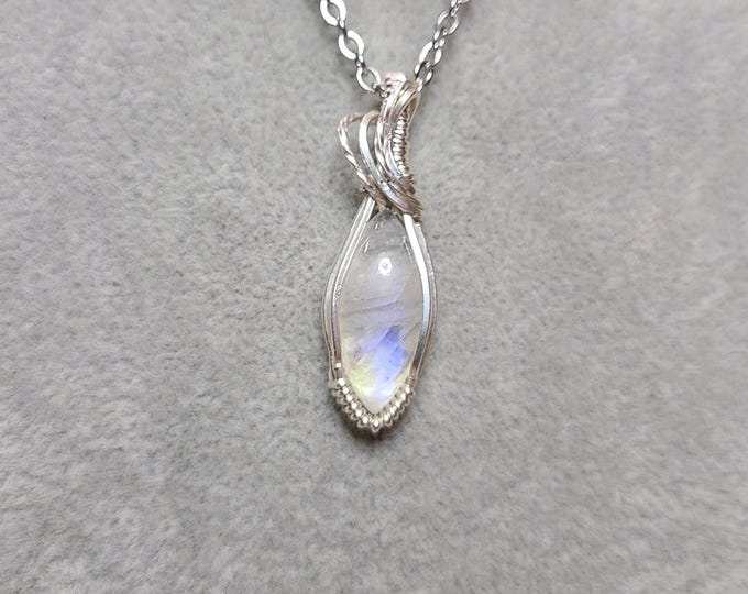 small pendant, sterling silver necklace, moonstone pendant, feminine energy, new beginnings, guidance, traveler's stone, calming, protection