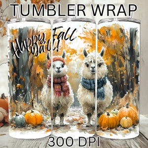 Può includere: Design di involucro per bicchiere con due lama che indossano sciarpe in un ambiente boschivo autunnale con zucche e il testo "Happy Fall Y'all!"