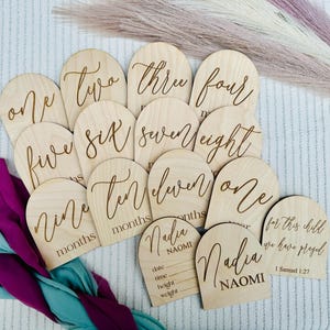 Marqueurs d'étapes mensuelles pour bébé | Arche en bois | Cartes bébé chrétien étape importante | Photos de bébé | Samuel 1:27 | Baby Shower | Nouveau cadeau pour bébé