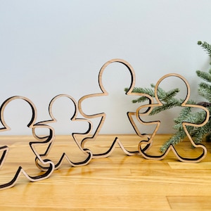 Wooden Gingerbread Family Outline: Minimalist Holiday Decor