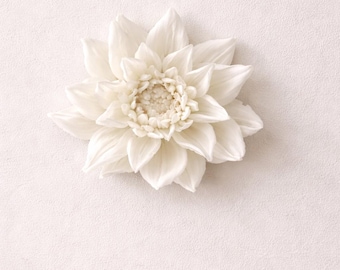 Decoración de pared con flores de dalia de resina: Escultura floral artesanal