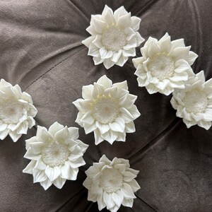 Decoración de pared de girasol de resina: conjunto de 7 esculturas florales