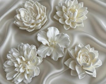 Ivory Resin Floral Wall Art Set, Sculptural White Flower Decor (Set of 5)