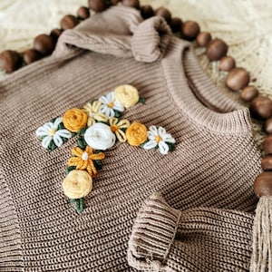 Suéter de bebê com letras florais personalizado, suéter grande e grosso, anúncio de nascimento, fotos mensais, presente costurado à mão