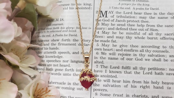 Sacred Heart Necklace, Sacred Heart of Jesus, Catholic Necklace, Catholic Gift, Sacred Heart, Catholic Jewelry, Dainty Catholic Necklace