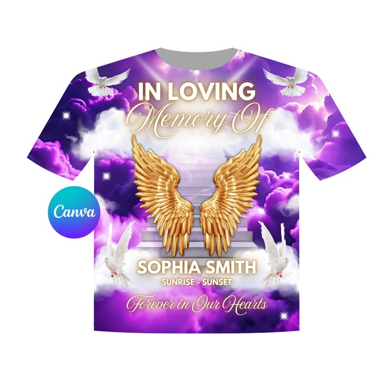 Puede incluir: Camiseta morada con un gr&aacute;fico de alas de &aacute;ngel doradas, nubes y palomas. El texto "In Loving Memory Of" y "Sophia Smith" est&aacute; impreso en la camiseta.
