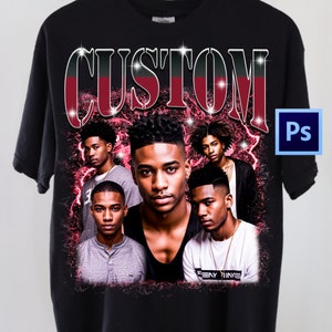 Op de afbeelding: Een zwart T-shirt met een rode en zwarte "CUSTOM" grafiek met vijf jonge mannen. De grafiek heeft een vintage uitstraling met een rood en zwart bliksemontwerp.