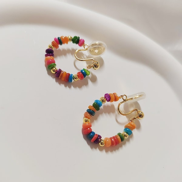 Boucles d'oreilles à clip pour femme | Boucles d'oreilles à clip avec perles de couleur arc-en-ciel | Nouveau design de bobine à clip sans douleur | Oreilles non percées, cadeau pour elle