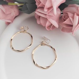 Brincos de pressão invisíveis, brincos de argola dourada | Brincos de ouro | Novo design de clipe sem dor | Orelhas sem piercing, presentes para ela