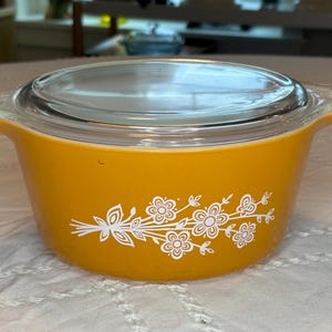 Vintage Cinderella Pyrex Casserole with Lid, 1 1/2 Quart