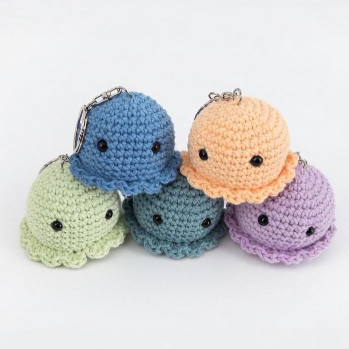30 Octopus Crochet Patterns for Amigurumi, Plushies, Keychains, and Statement Makes 11 Bilingual Octopus Keychain Pattern