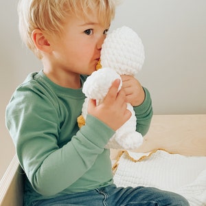 Eendje knuffel | Knuffeldier | Della Duck | Op bestelling gemaakt | Gezellig babycadeau | Gehaakte knuffel op maat afbeelding 2