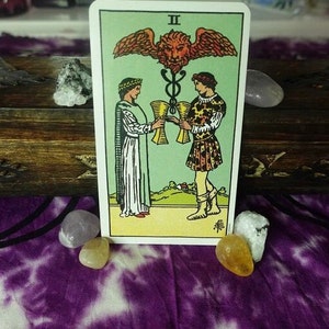 Gechannelde berichten van je PERSOON.  liefde tarot lezing, paranormale liefde lezing, relatie lezing, gevoelens, gedachten, intenties, tarot