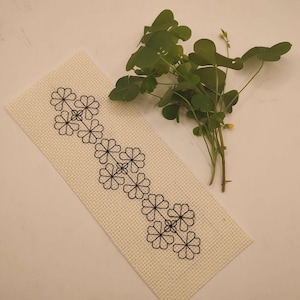 Träsyrapaket - 3 broderimönster med svartsöm/bakstygn - PDF-diagram