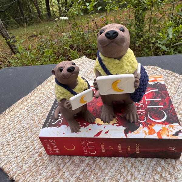 Crescent City Otter Figurine: Hand-Crocheted Vest And Messenger Bag