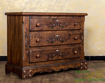 Anno 1700 brown antique chest of drawers