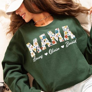 Custom Floral Mama Sweatshirt, Personalized Mama Gift, Boho Mama Sweater, Kids Name Pullover, Mother's Day Floral Top