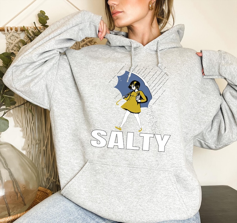 Salty Girl Hoodie: Retro Vintage Graphic Women’s Casual Pullover Bild 4