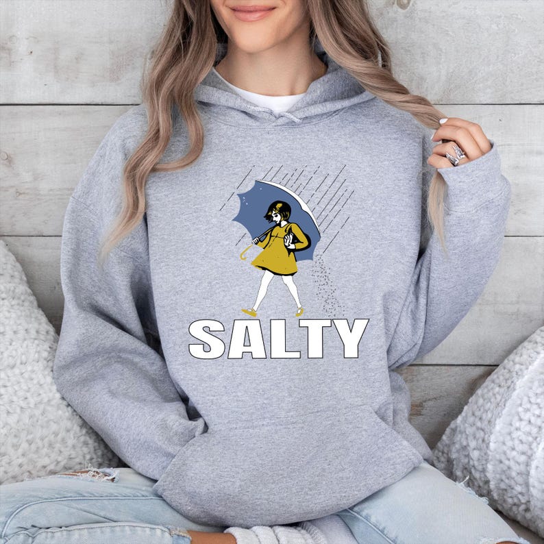 Salty Girl Hoodie: Retro Vintage Graphic Women’s Casual Pullover Bild 7