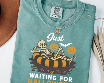 Comfort Colors Summerween T-Shirt: Spooky Skeleton Beach Tee