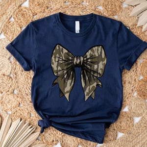 Camo Bow T-Shirt: Women's Duck Hunting Tee, Fall Camouflage bild 6