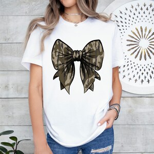 Camo Bow T-Shirt: Women's Duck Hunting Tee, Fall Camouflage bild 3