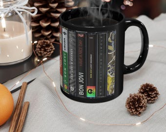 Caneca em formato de fita cassete do Bon Jovi | Xícara de café de cerâmica preta
