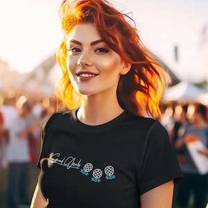 Squad Goals-Women&#39;s Flowy Cropped Tee