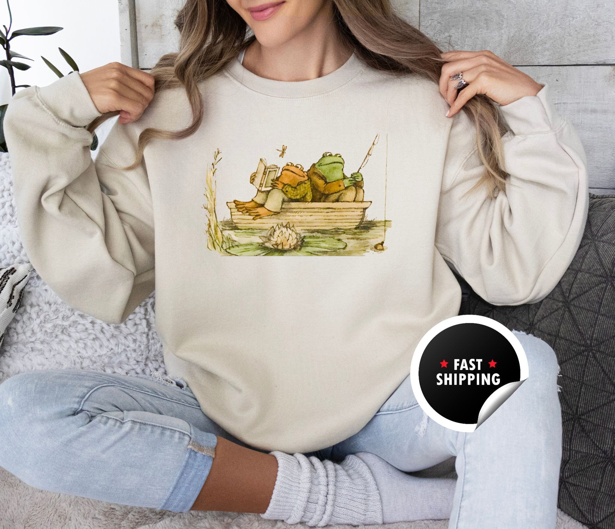 Frog and Toad Fishing Sweatshirt, Vintage Classic Book Sweatshirt, Frog Sweatshirt, Book Lover Gift Sweatshirt, Retro Frog and Toad Sweater