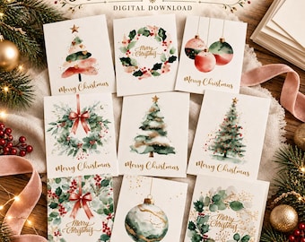 Op de afbeelding: Een set van negen printbare kerstkaarten met aquarelillustraties van kerstbomen, kransen en ornamenten. Elke kaart toont de tekst Merry Christmas in goudkleurig schrift. De collectie wordt aangeboden als een digitale download.