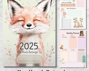 Può includere: Un planner 2025 a tema boschi con una volpe sorridente con gli occhi chiusi. La copertina è un'illustrazione ad acquerello su sfondo verde chiaro. Il planner include un planner settimanale, un planner giornaliero e una sezione per gli appunti. Il testo "2025 This Book Belongs To" è stampato sulla copertina.