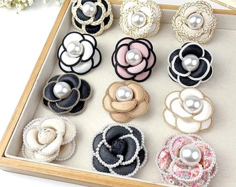 15 arten Neue Design Handgemachte Blume Brosche Kamelie Perle Quaste Pins Koreanische Mode Frauen Kleidung Schmuck Zubehör Corsage