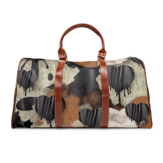 Elegant Graffiti Basquiat Inspired Waterproof Weekender Travel Bag: 808 Heartbreak