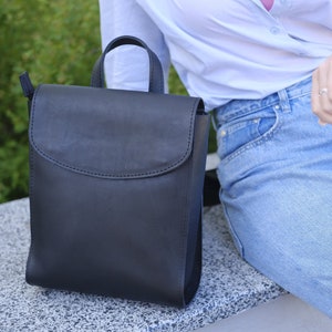 Sac à dos en cuir personnalisé pour femme, sac à dos de voyage fait main, sac à dos pour ordinateur portable, mini sac à dos pour femme, sac de travail, sac à dos d'école, cadeau pour elle