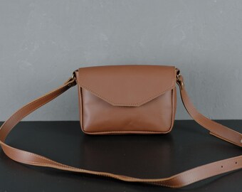 Alltags Leder Crossbody Tasche, kleine Schulter Geldbörse Frauen, handgemachte Ledertasche, personalisiertes Geschenk für sie, Leder Crossbody Frauen