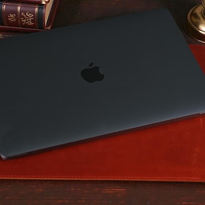 Funda de cuero para MacBook – Funda para portátil Air Pro de 13", 14", 15" y 16" M1, M2 y M3 – Funda de cuero personalizada y hecha a mano – Regalo personalizado imagen 7