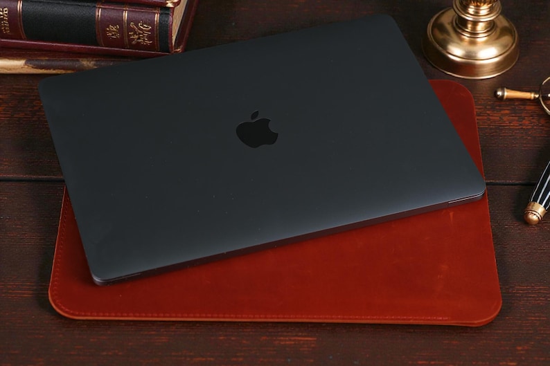 Funda de cuero para MacBook – Funda para portátil Air Pro de 13", 14", 15" y 16" M1, M2 y M3 – Funda de cuero personalizada y hecha a mano – Regalo personalizado imagen 7