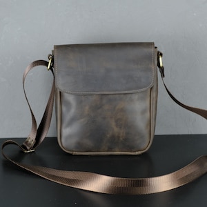 Personalized Leather Mens Crossbody Bag, Handmade Shoulder Bag for Men, Slim Everyday Leather Bag, Custom Gift for Him, Casual Messenger Bag