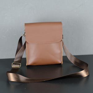 Handmade Leather Messenger Bag for Men, Personalized Crossbody Shoulder Bag, Custom Leather Satchel, Compact Gift for Him, Daily Bag