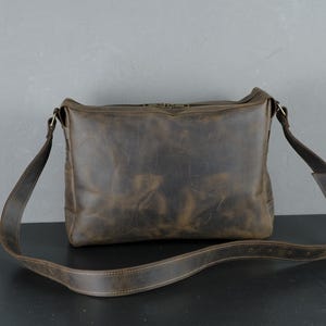Gepersonaliseerde leren schoudertas voor heren, handgemaakte crossbody schoudertas, vintage leren tas, persoonlijk cadeau voor hem, dagelijks dragen