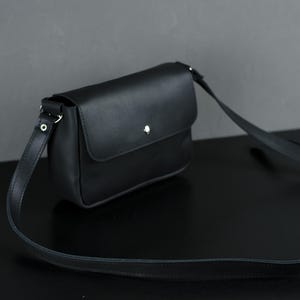 Personalized Small Leather Shoulder Bag - Handmade Crossbody Purse - Women&#39;s Small Handbag - Everyday Leather Bag - Gift for Her