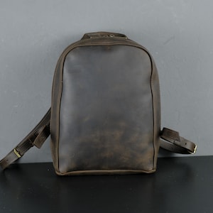 Handgefertigter Rucksack aus Vollnarbenleder für Frauen, personalisierte Crazy Horse-Umhängetasche mit Reißverschluss, minimalistischer Vintage-Alltagsstil