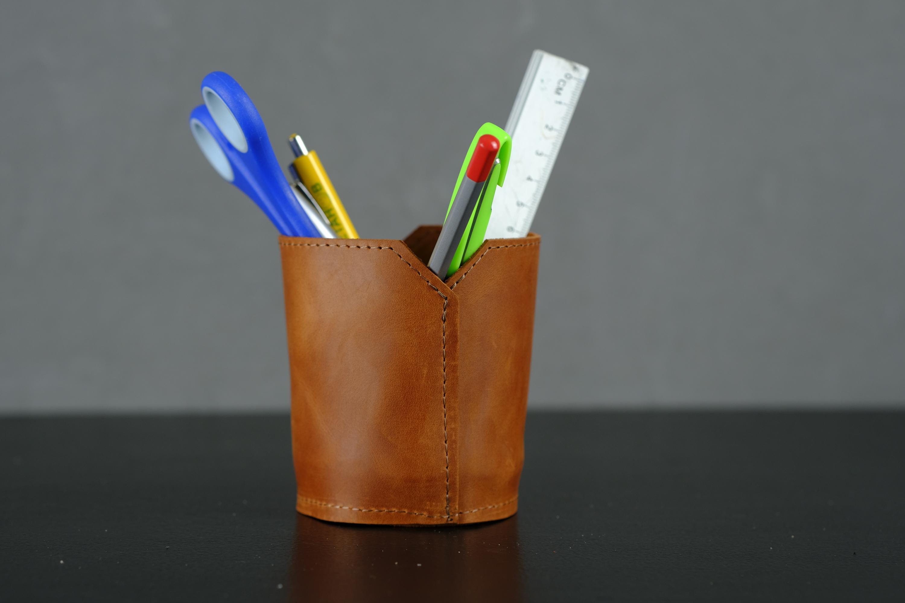 Personalized Leather Pencil Storage, Handmade Leather Pen Holder, Desk Organizer Cup, Custom Pencil Stand, Leather Office Accessory Gift